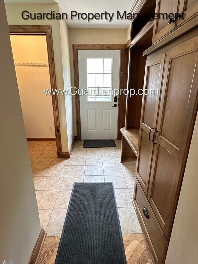 Building Photo - Downtown Hopkins SFH, Fenced Yard, Patio, Spacious Primary, 4 Car Detached Garage