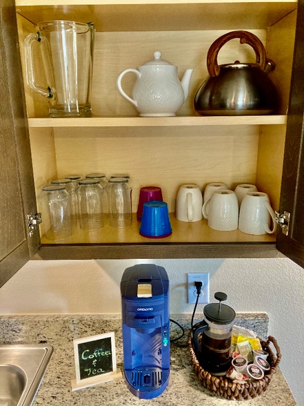 Building Photo - 1705 Clovis Dr