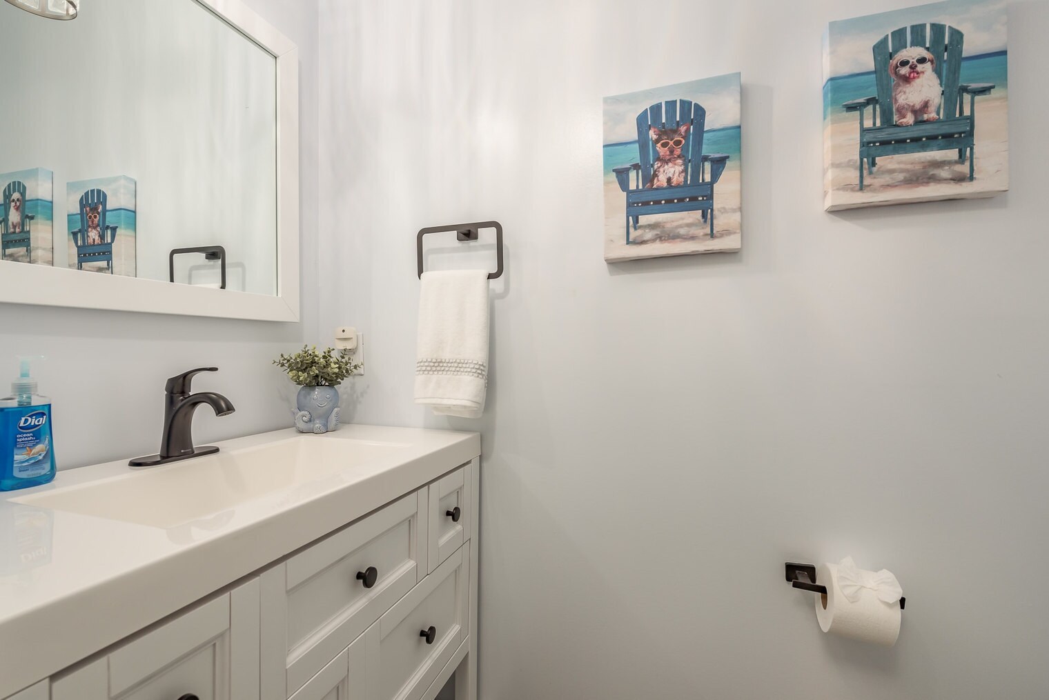 Building Photo - 1417 Poinsettia Ave