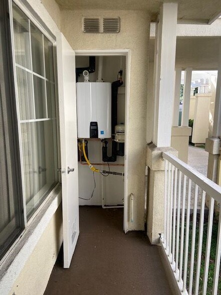 Building Photo - 1011 W 91st St