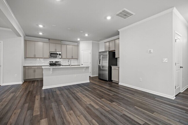 Building Photo - Charming 3BD/2.5BA Located In raleigh NC!!!