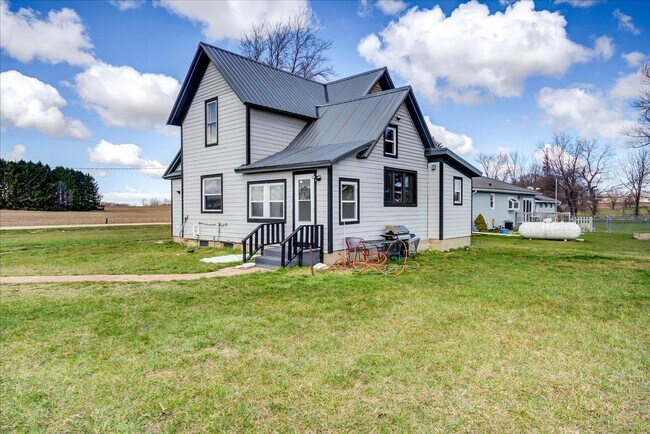 Building Photo - 34 N Union Rd