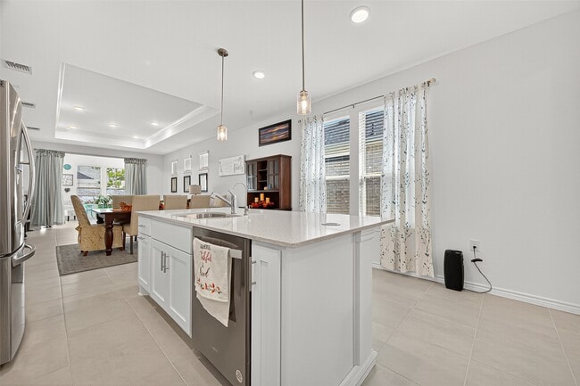 Building Photo - 8047 Prospect Dr