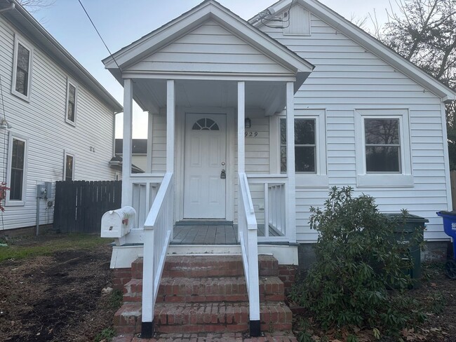 Primary Photo - Charming Renovated 1-Bedroom Bungalow in O...