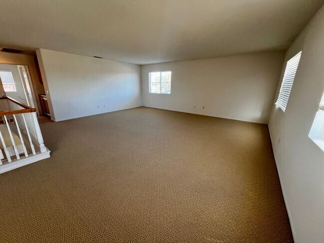 Building Photo - Spacious 4-Bedroom Murrieta Home with Loft & 3-Car Garage