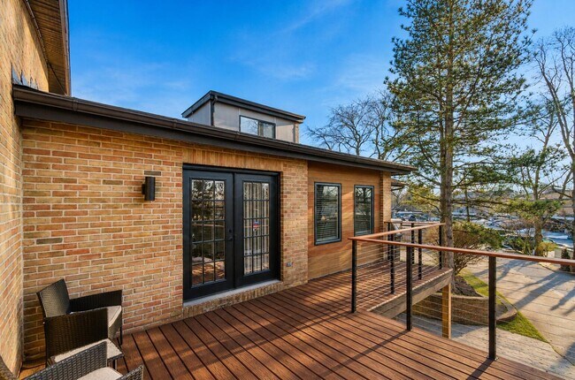 Building Photo - 3535 Sunset Dr