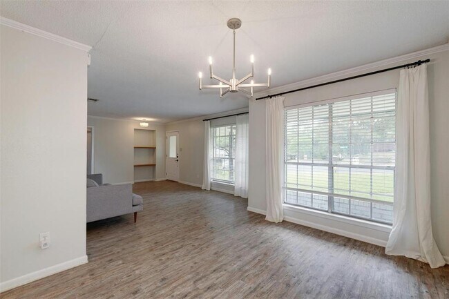 Building Photo - 8001 Ceberry Dr