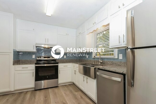 Building Photo - 4 Bedroom Pet-Friendly Home in CONYERS, GA...