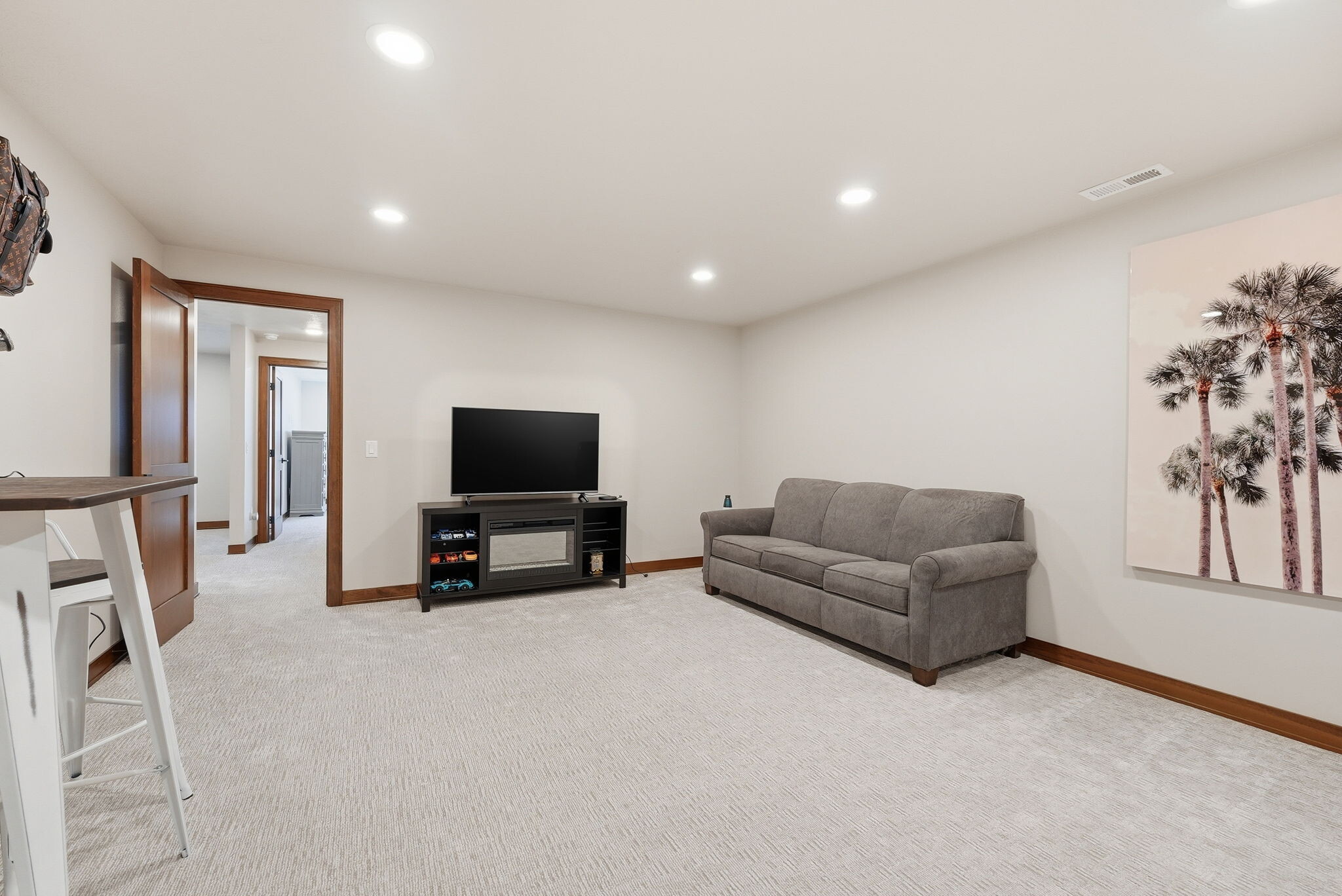 Building Photo - 2701 W Oak Hill Dr