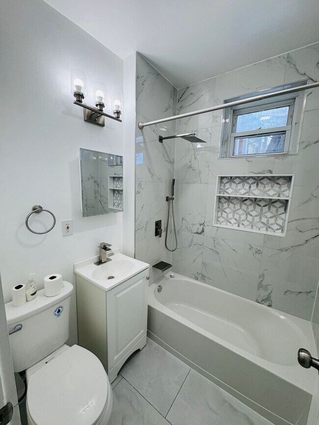 Building Photo - 59 Henry St