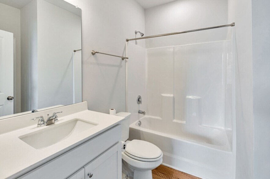 Building Photo - 220 Arwen Dr