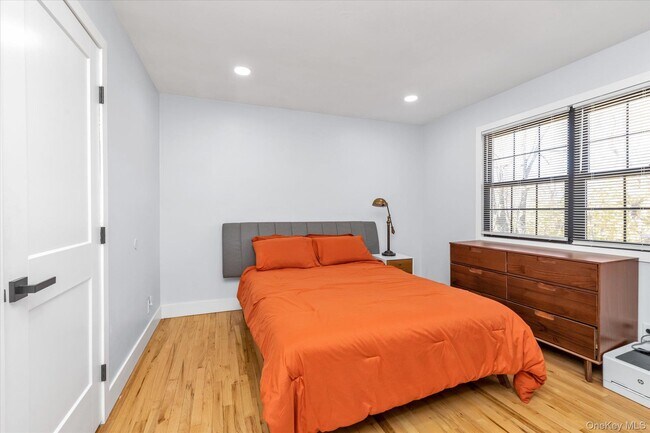 Building Photo - 4 Finch Pl