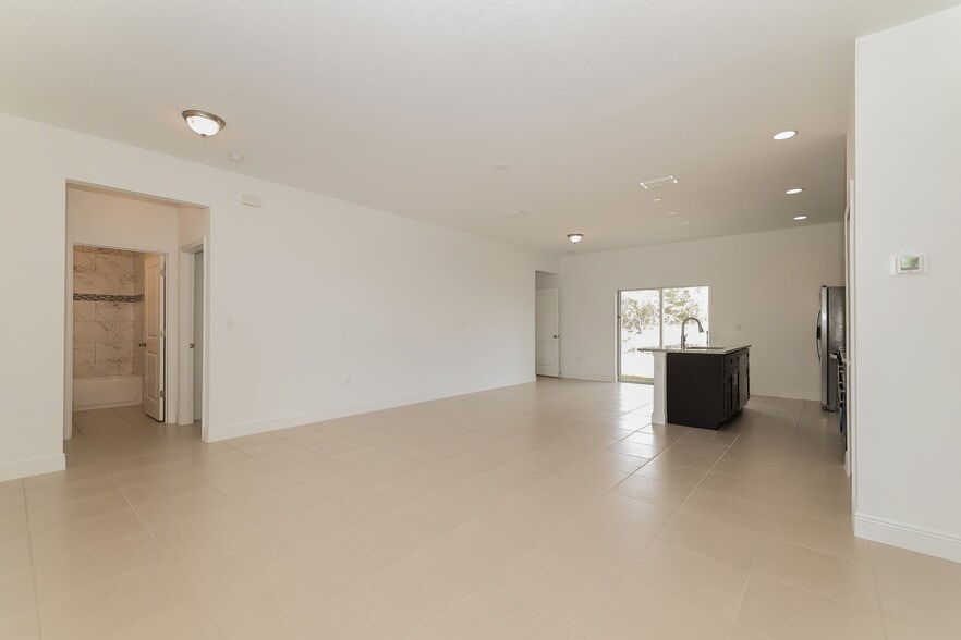 Building Photo - 416 Lark Ct