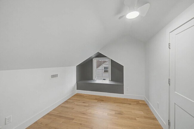 Building Photo - Stunning 5BR/3.5BA historic home located near Hillsboro Village!