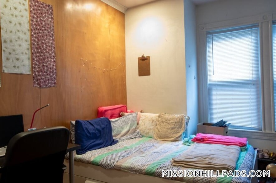 Building Photo - 142 Calumet St