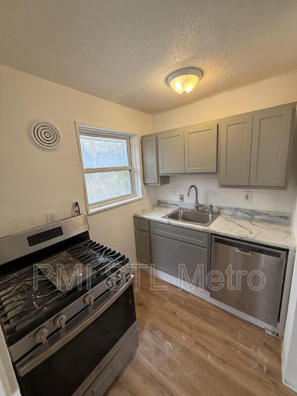 Building Photo - 5633 Parchester Dr