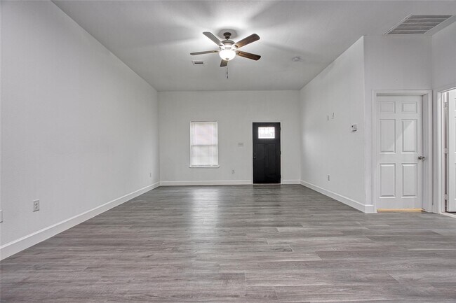 Building Photo - 14310 1/2 Sweeney Rd