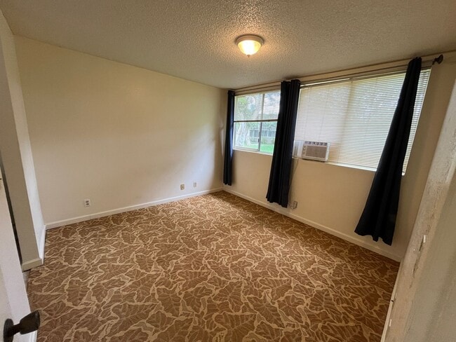 Building Photo - Mililani Terrace - 1 bedroom, AC, Ground Floor end unit with 1 parking