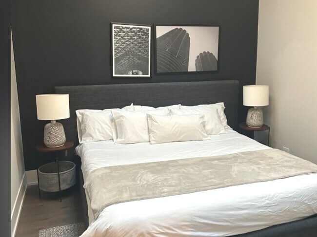 Building Photo - 318 S Halsted St