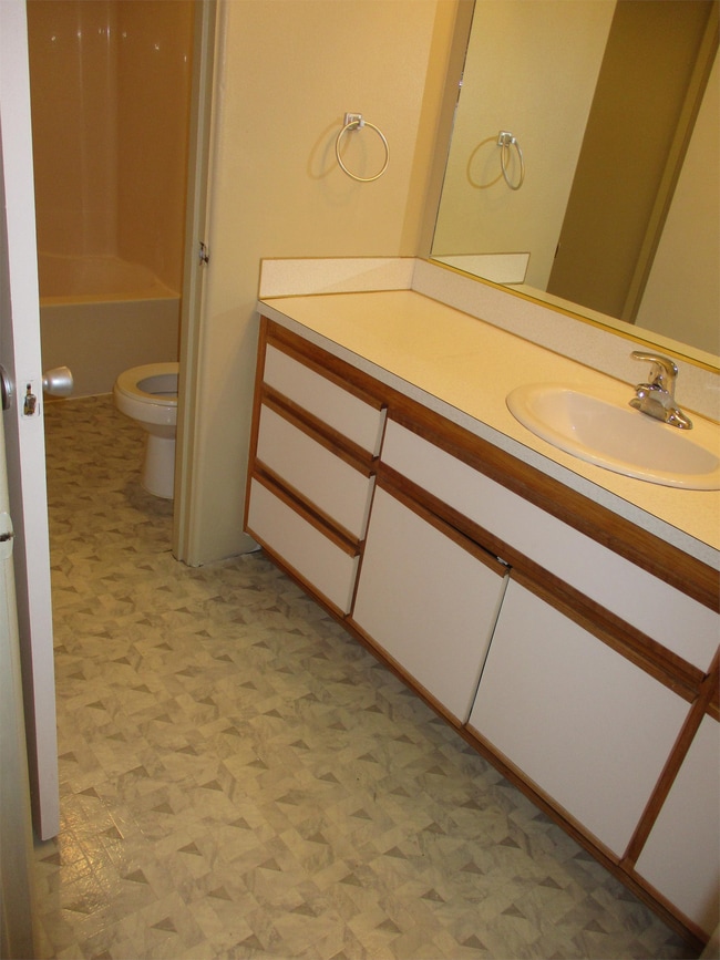 Building Photo - 1246 N Park Ave