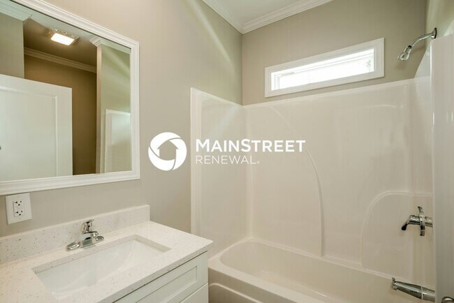 Building Photo - 3 Bedroom Pet-Friendly Home in St. Petersburg, FL with Main Street Renewal