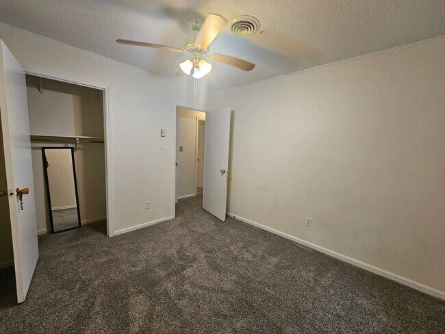 Building Photo - 308 Kenwood Dr
