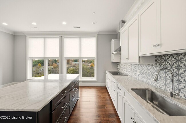 Building Photo - 6600 Seminary Woods Pl