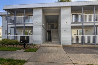 Building Photo - 4006 S Lawrence St