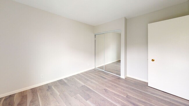 Building Photo - Remodeled modern 1 bedroom end unit, close...
