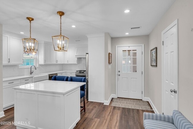 Building Photo - 68 Maple Dr