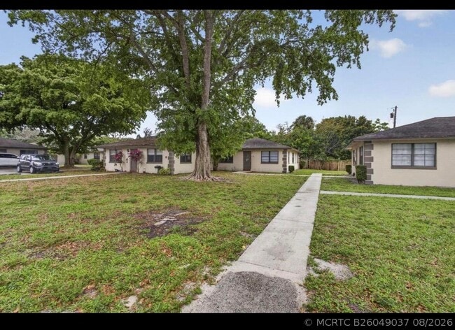 Building Photo - 4726 Summit Blvd