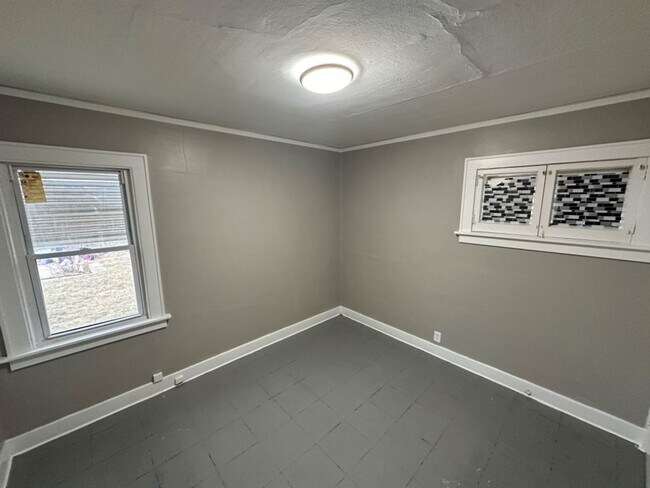 Building Photo - 2521 W Hadley St