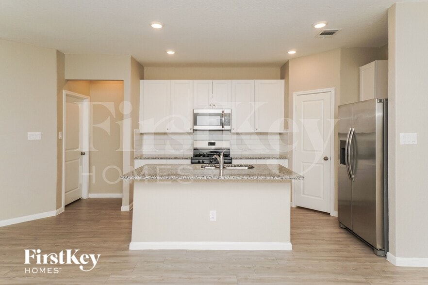 Building Photo - 1203 White Willow