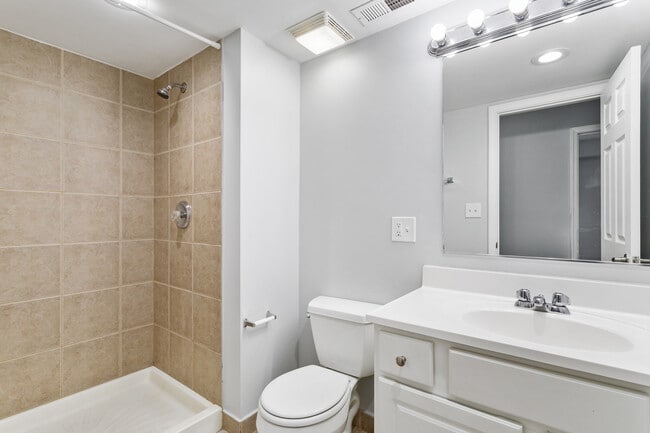 Building Photo - 2451 W Howard St