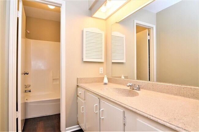 Building Photo - 3907 Almington Ln