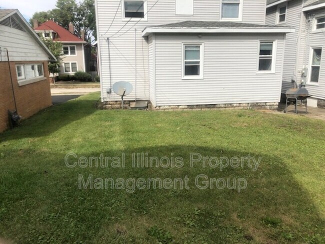 Building Photo - 403 E Monroe St