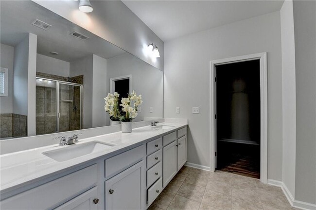 Building Photo - 2017 Yvette Wy