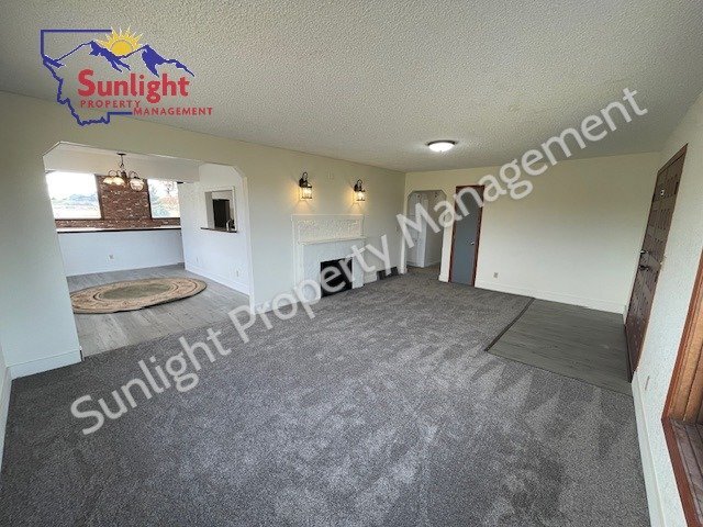 Building Photo - Horse Property - 3 bed 3 bath with ample s...