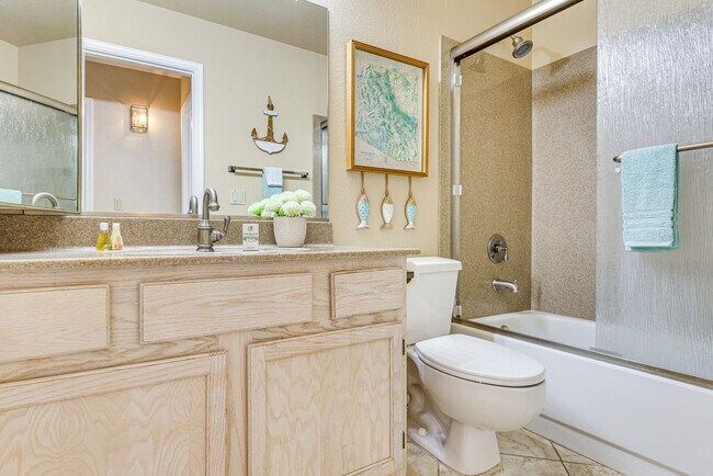 Building Photo - 253 E Vaughn Ave