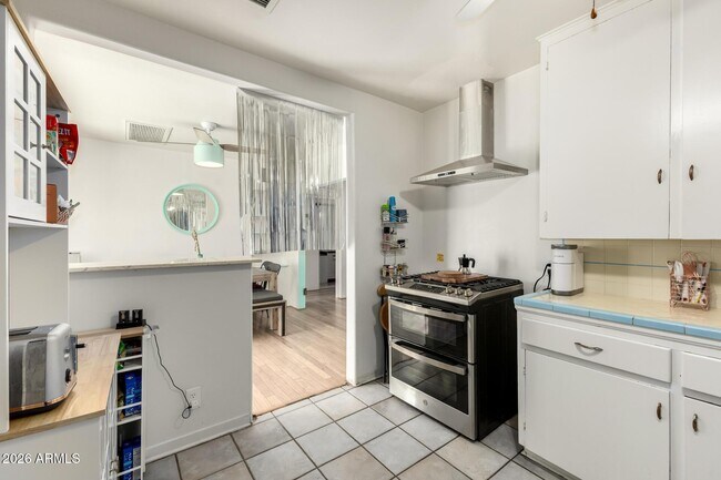 Building Photo - 1301 W MacKenzie Dr