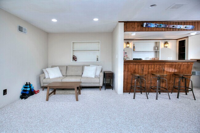 Building Photo - 620 Knapps Hwy
