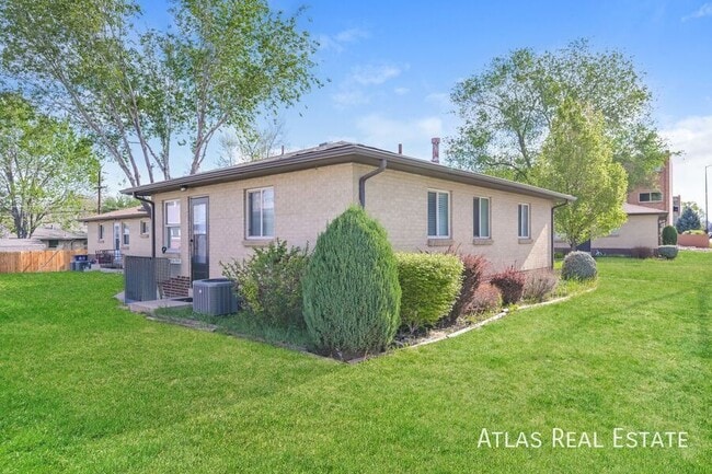 Building Photo - 4505 E Yale Ave