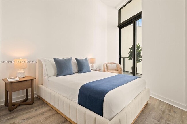 Building Photo - 501 NE 31st St