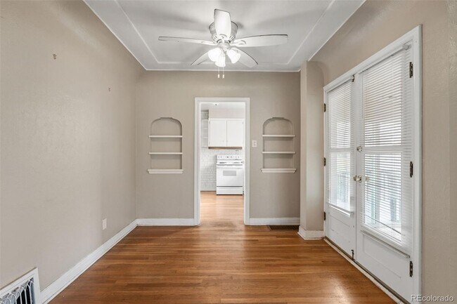 Building Photo - 1321 E Monument St