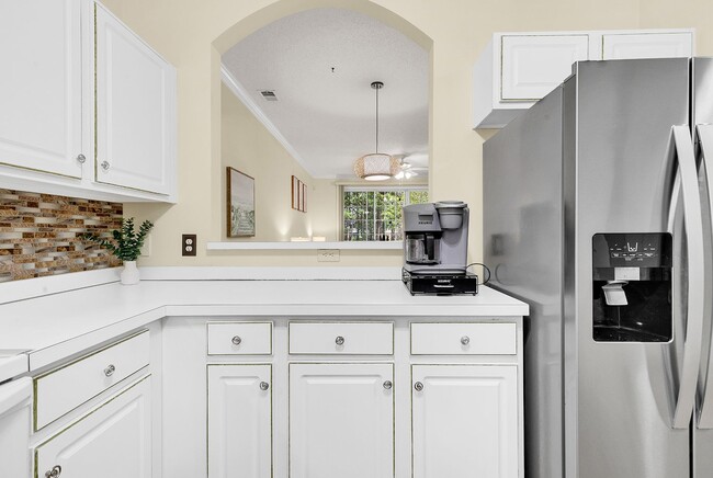 Building Photo - 6015 Catalina Dr