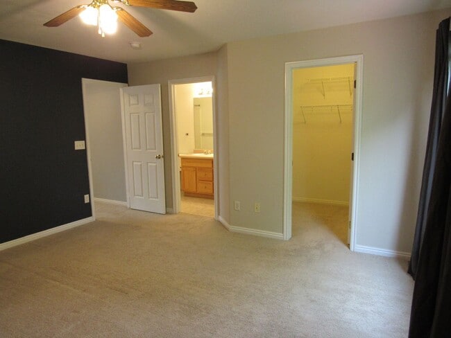 Building Photo - Bright and well maintained 4 bed, 3 bath h...