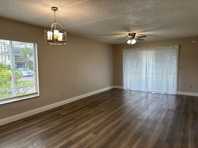 Building Photo - First Floor Condo at Pine Shadows Condomin...