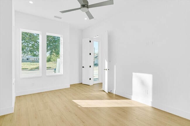 Building Photo - 1703 Nomas St