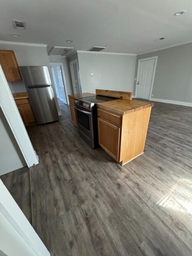 Building Photo - 843 Carthage Hwy