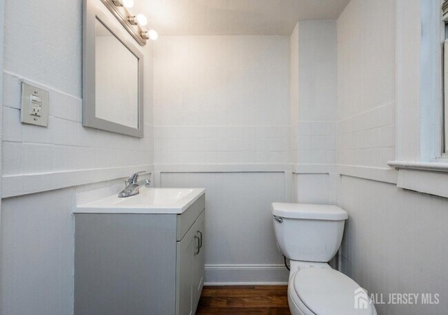 Building Photo - 29 Smith St